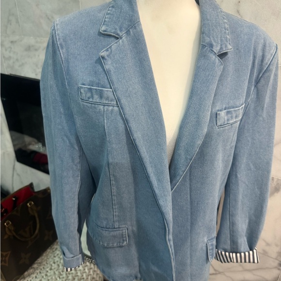 Blue denim blazer. - Picture 1 of 3